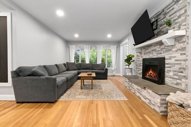 55 Old Ferry Rd, Haverhill, MA 01830