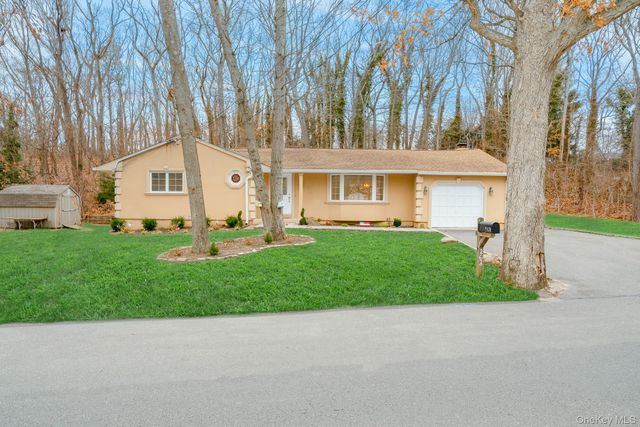 263 N Country Road, Smithtown, NY 11787