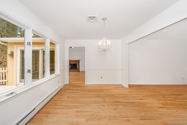 263 N Country Road, Smithtown, NY 11787