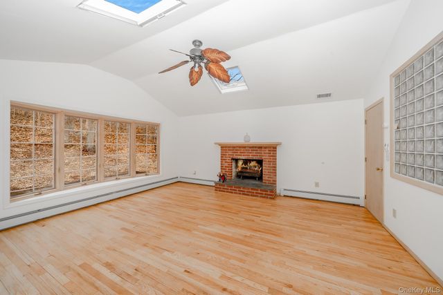 263 N Country Road, Smithtown, NY 11787