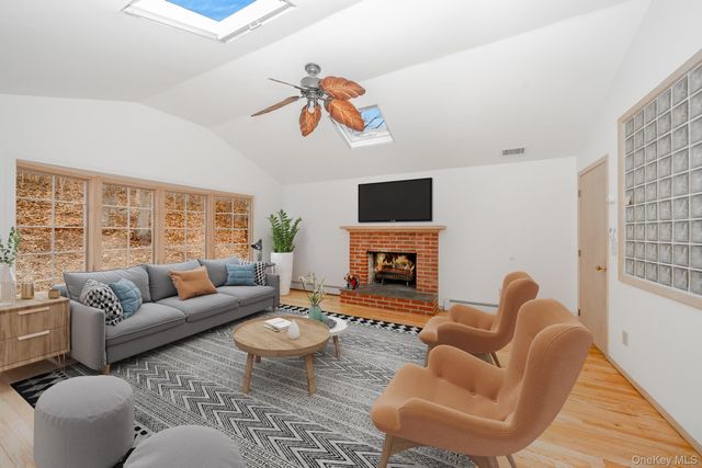 263 N Country Road, Smithtown, NY 11787