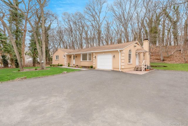 263 N Country Road, Smithtown, NY 11787