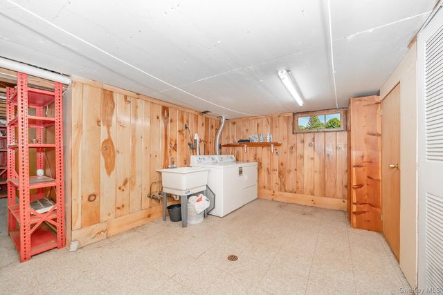 263 N Country Road, Smithtown, NY 11787