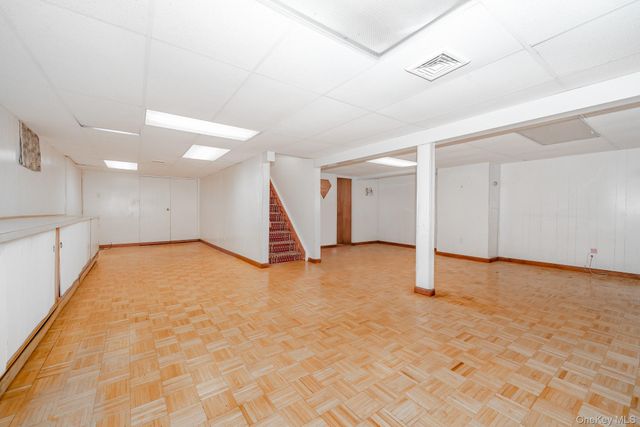 263 N Country Road, Smithtown, NY 11787