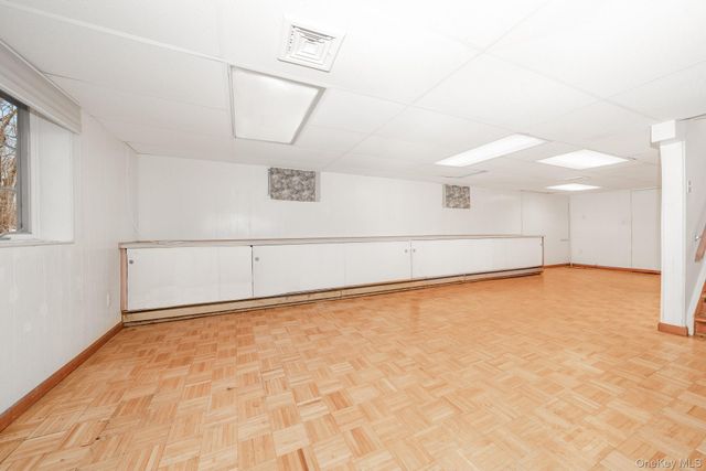 263 N Country Road, Smithtown, NY 11787