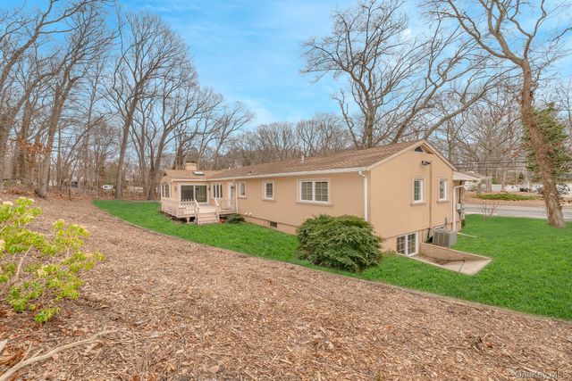 263 N Country Road, Smithtown, NY 11787