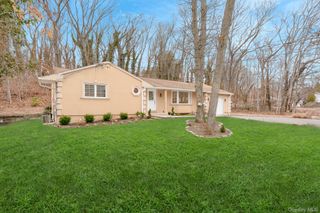 263 N Country Road, Smithtown, NY 11787