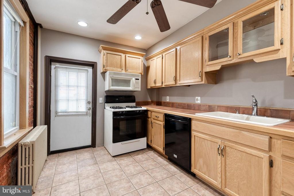 809 S GLOVER ST, Baltimore, MD 21224