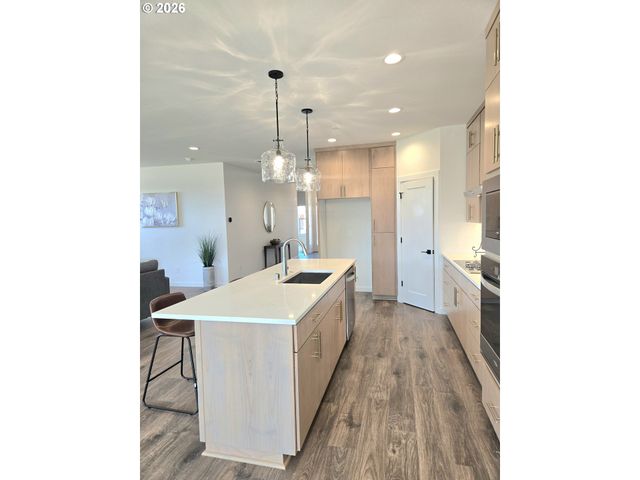 169 E AIREDALE Ave, La Center, WA 98629