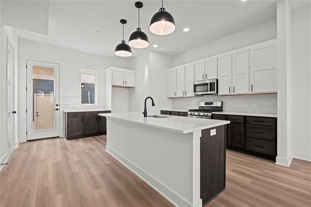 452 SW Brummel Road, Lee's Summit, MO 64081