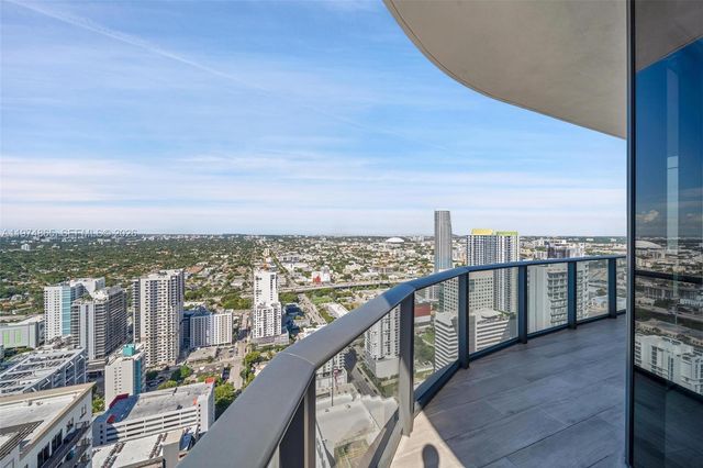 55 SW 9th St 4406, Miami, FL 33130