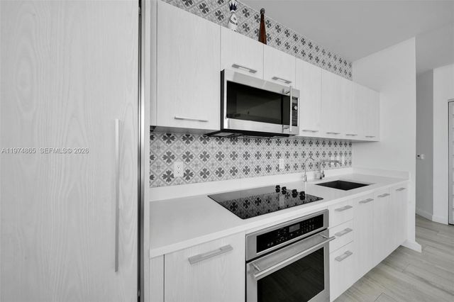 55 SW 9th St 4406, Miami, FL 33130