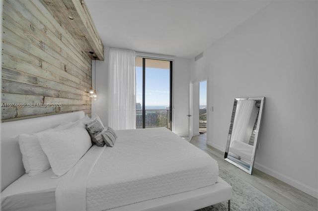 55 SW 9th St 4406, Miami, FL 33130