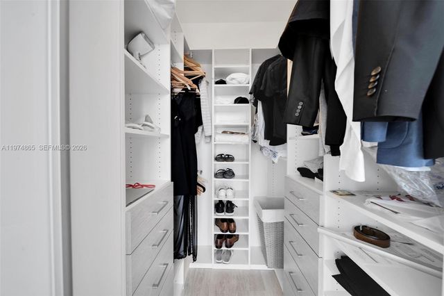 55 SW 9th St 4406, Miami, FL 33130