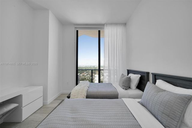 55 SW 9th St 4406, Miami, FL 33130