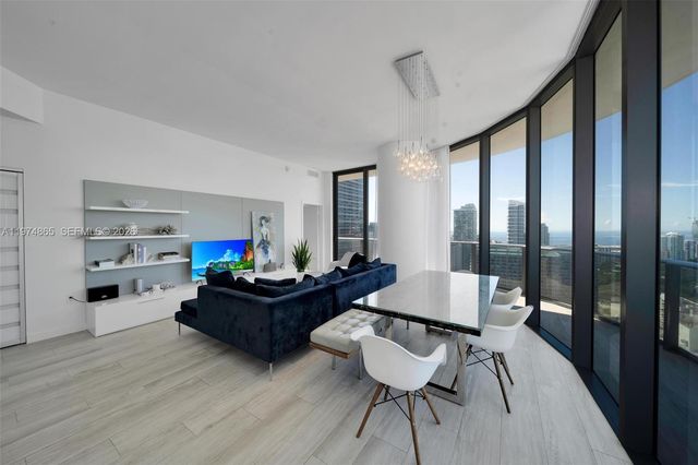 55 SW 9th St 4406, Miami, FL 33130