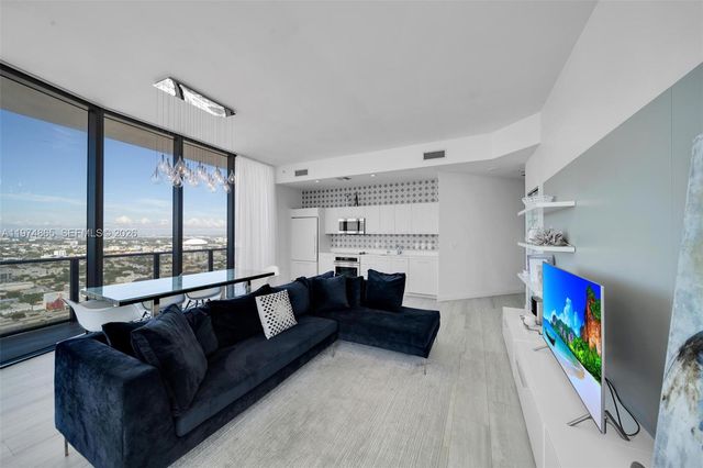 55 SW 9th St 4406, Miami, FL 33130