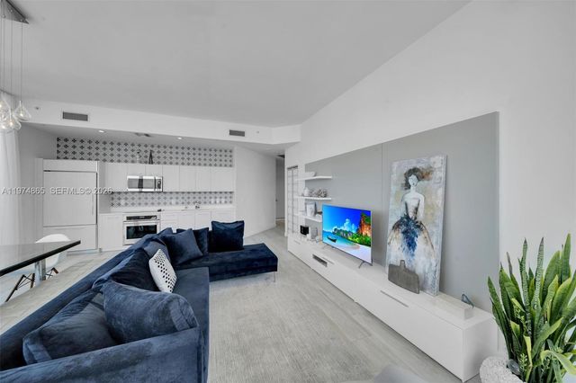 55 SW 9th St 4406, Miami, FL 33130