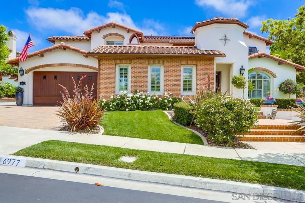 6977 Corte Langosta, Carlsbad, CA 92009