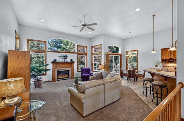 813 E Golden Rd, Spokane, WA 99208