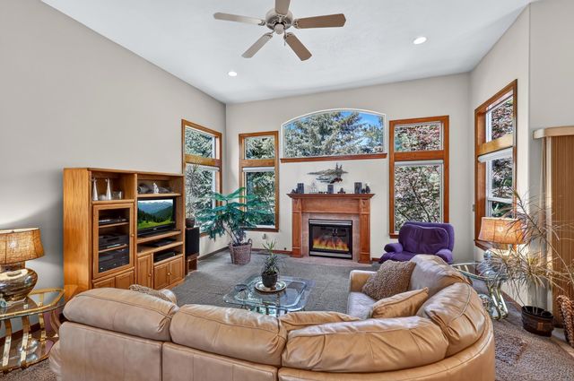 813 E Golden Rd, Spokane, WA 99208