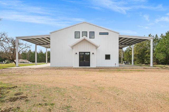 1925 Hills Road, Carmine, TX 78932