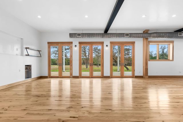 1925 Hills Road, Carmine, TX 78932