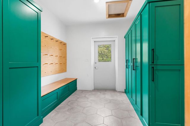 1925 Hills Road, Carmine, TX 78932