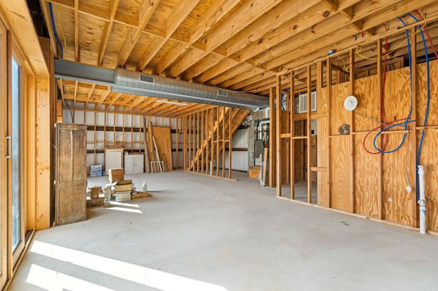 1925 Hills Road, Carmine, TX 78932