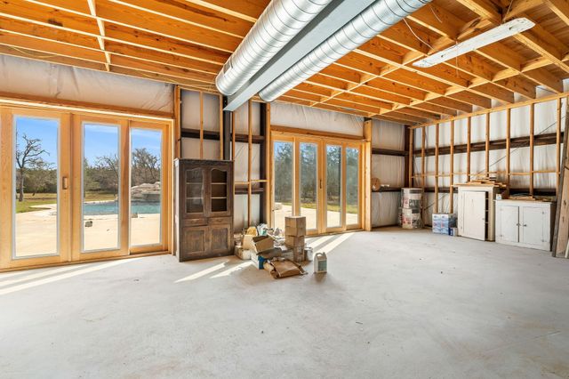 1925 Hills Road, Carmine, TX 78932