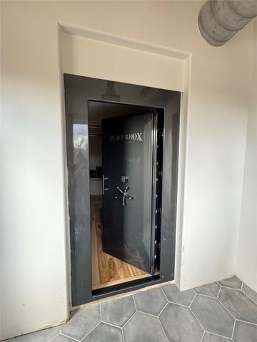 1925 Hills Road, Carmine, TX 78932