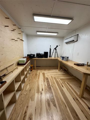 1925 Hills Road, Carmine, TX 78932