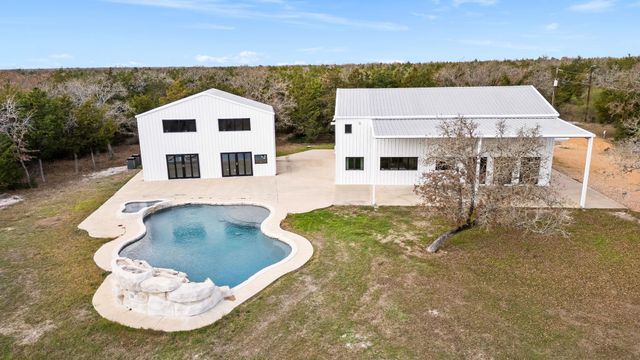 1925 Hills Road, Carmine, TX 78932