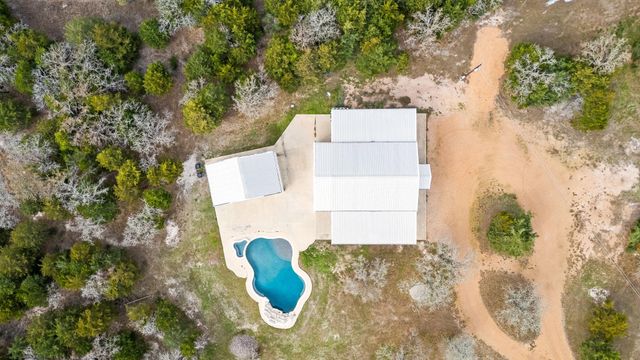 1925 Hills Road, Carmine, TX 78932