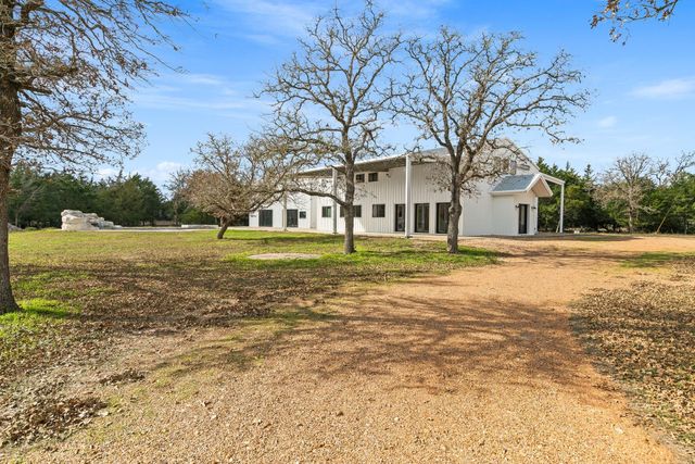1925 Hills Road, Carmine, TX 78932