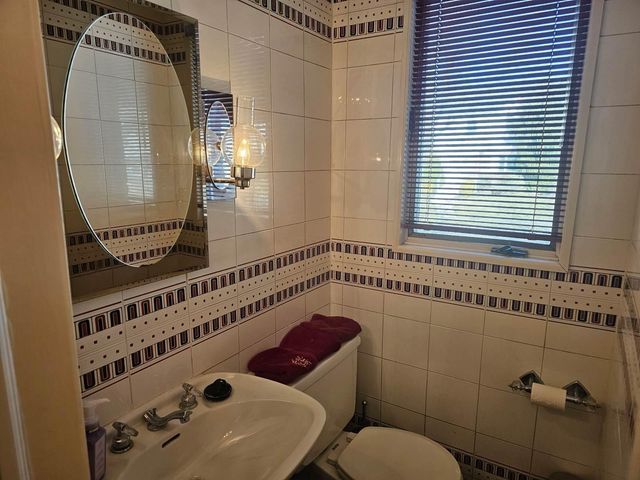 79-06 214 Street, Oakland Gardens, NY 11364
