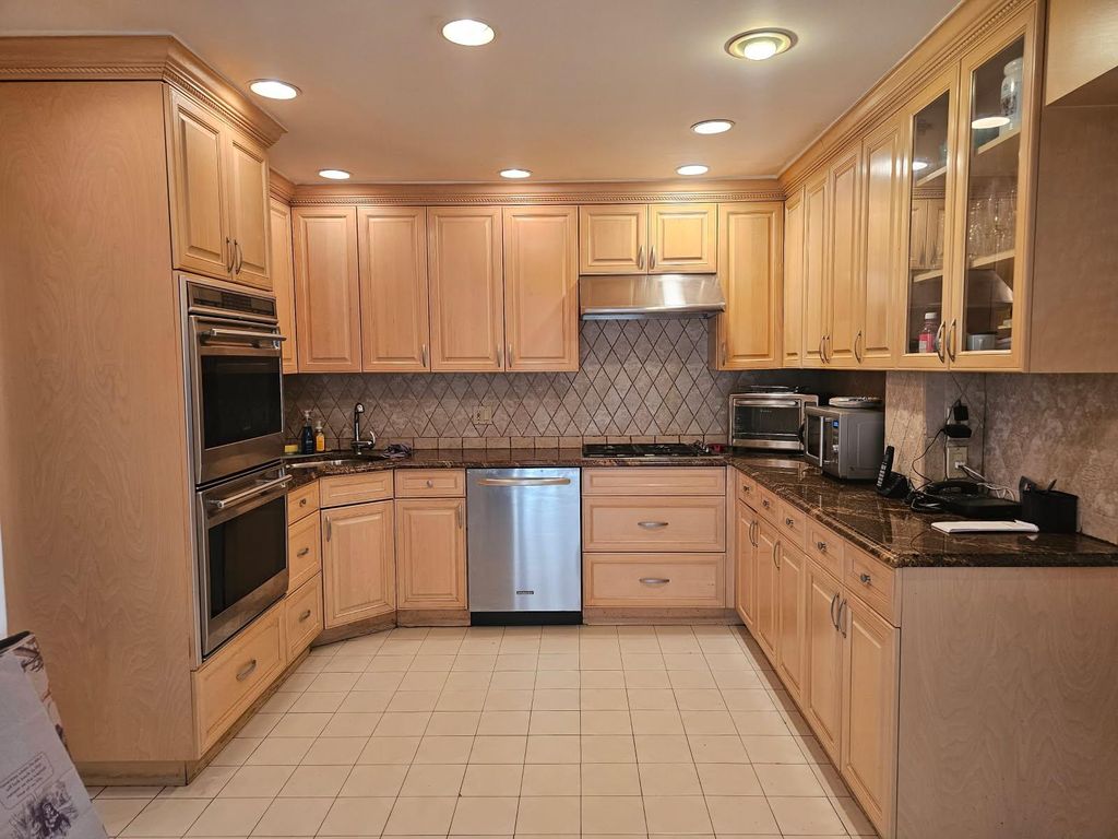79-06 214 Street, Oakland Gardens, NY 11364