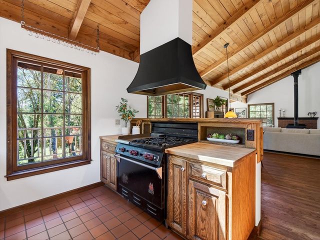 925 Old Farm Lane, Aptos, CA 95003
