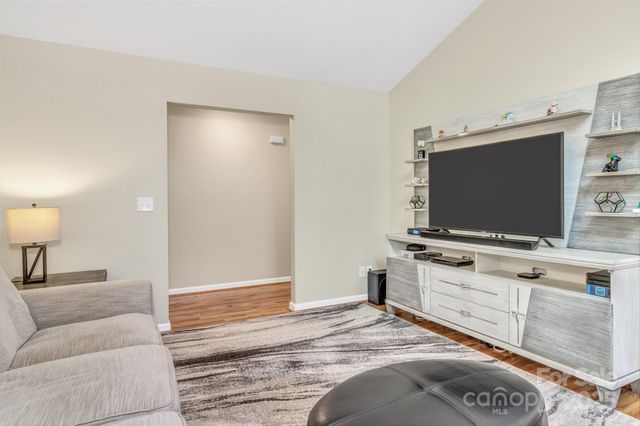 210 Allen Paul Drive, Hendersonville, NC 28791