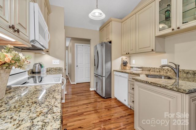 210 Allen Paul Drive, Hendersonville, NC 28791