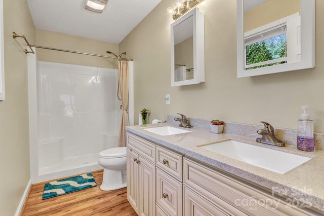 210 Allen Paul Drive, Hendersonville, NC 28791