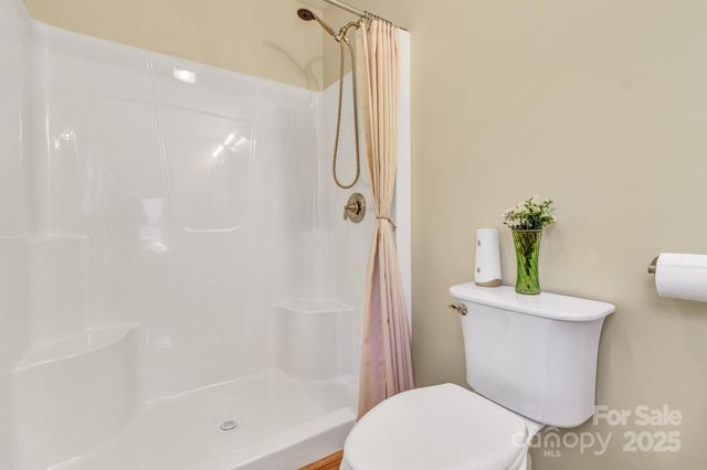 210 Allen Paul Drive, Hendersonville, NC 28791