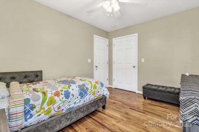 210 Allen Paul Drive, Hendersonville, NC 28791