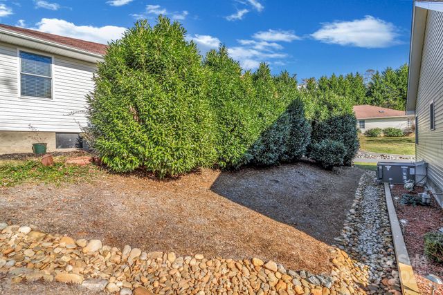 210 Allen Paul Drive, Hendersonville, NC 28791