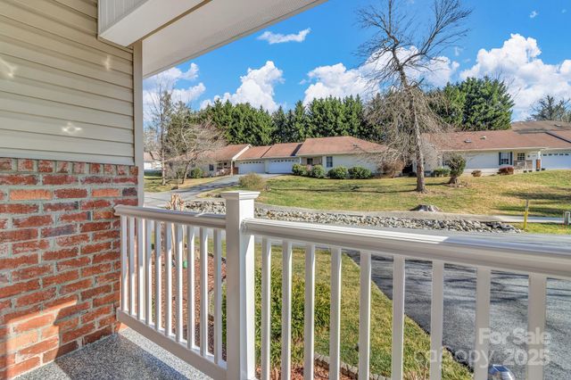210 Allen Paul Drive, Hendersonville, NC 28791