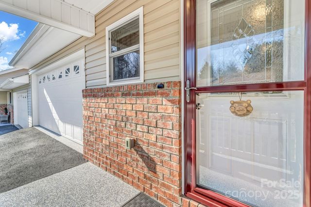 210 Allen Paul Drive, Hendersonville, NC 28791