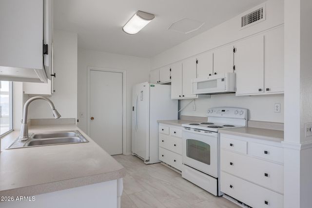 10507 W BROOKSIDE Drive, Sun City, AZ 85351