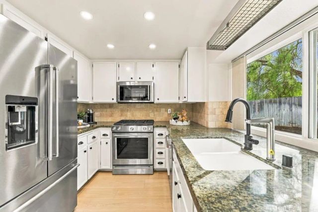 2343 Fair Oak Ct, Escondido, CA 92026