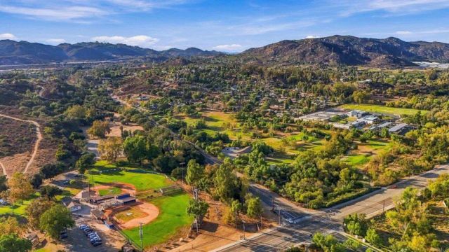 2343 Fair Oak Ct, Escondido, CA 92026