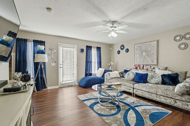 3119 George Buchanan Dr, La Vergne, TN 37086